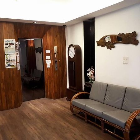 At One Inn Hualampong Bangkok Eksteriør bilde