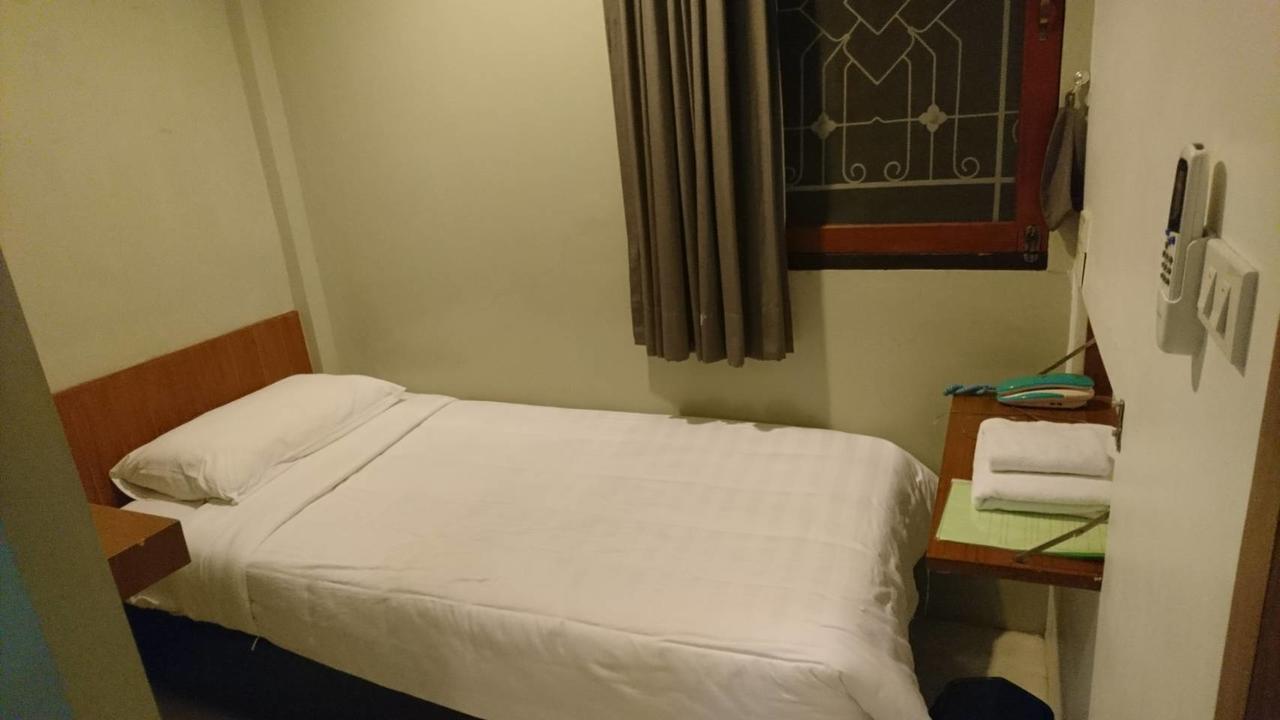 At One Inn Hualampong Bangkok Eksteriør bilde