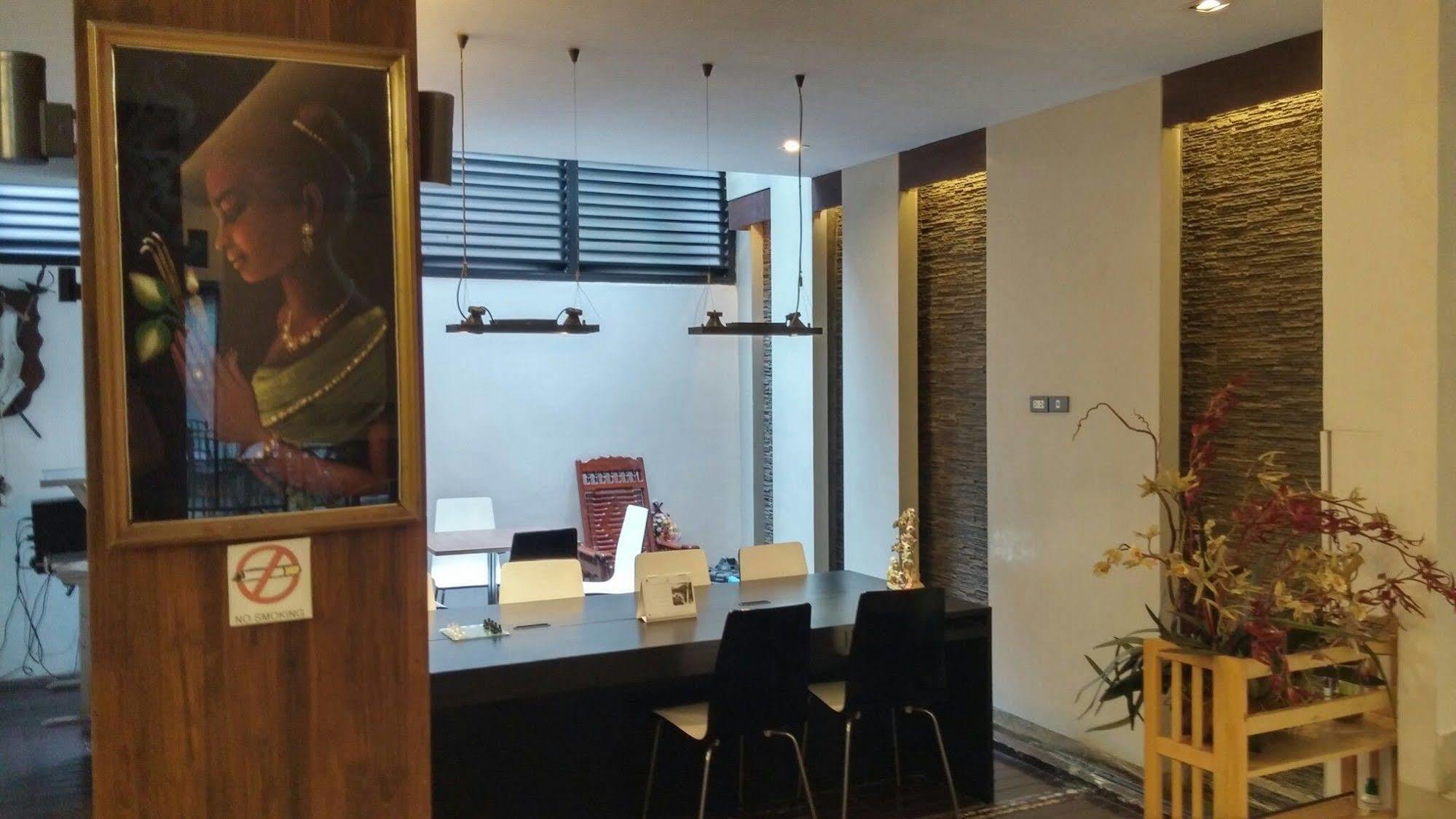 At One Inn Hualampong Bangkok Eksteriør bilde