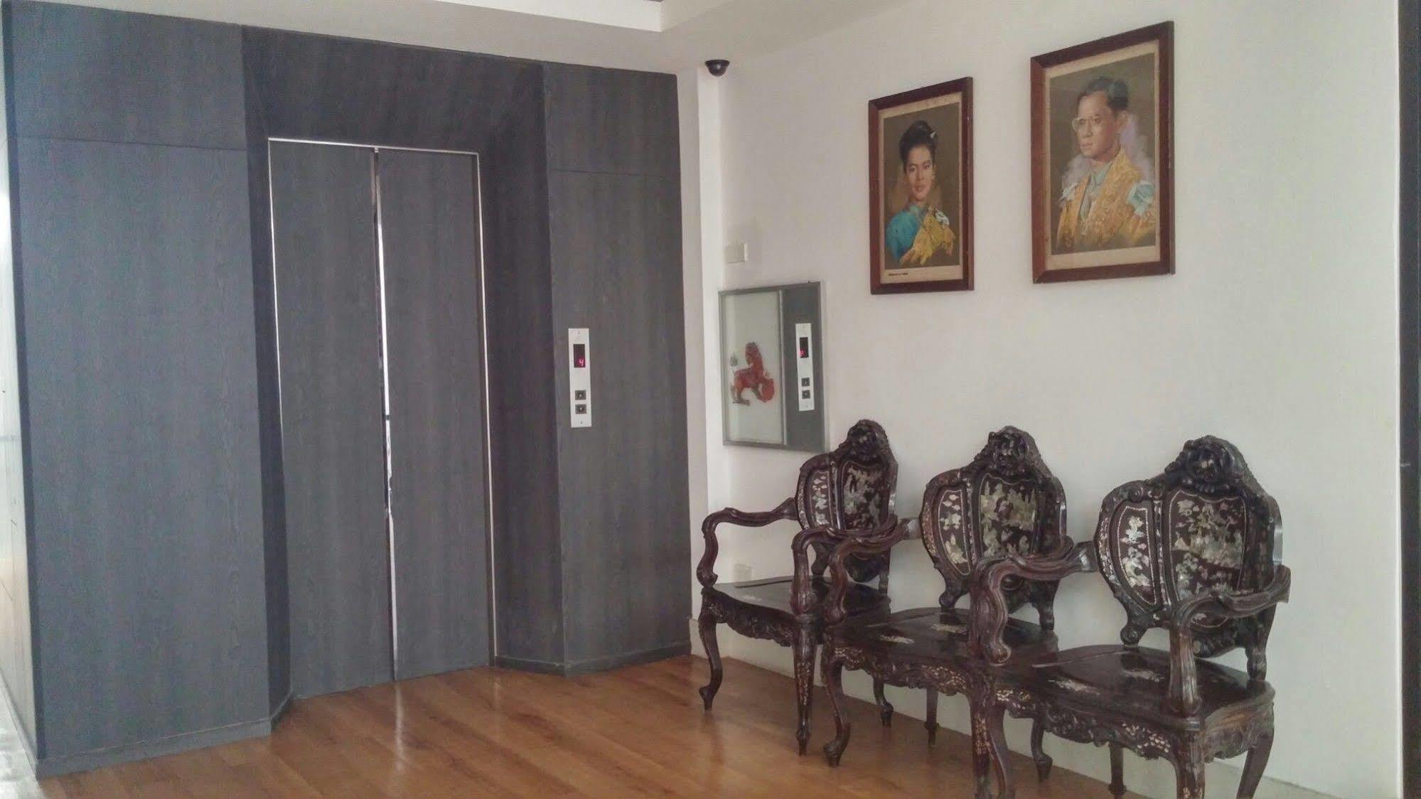 At One Inn Hualampong Bangkok Eksteriør bilde