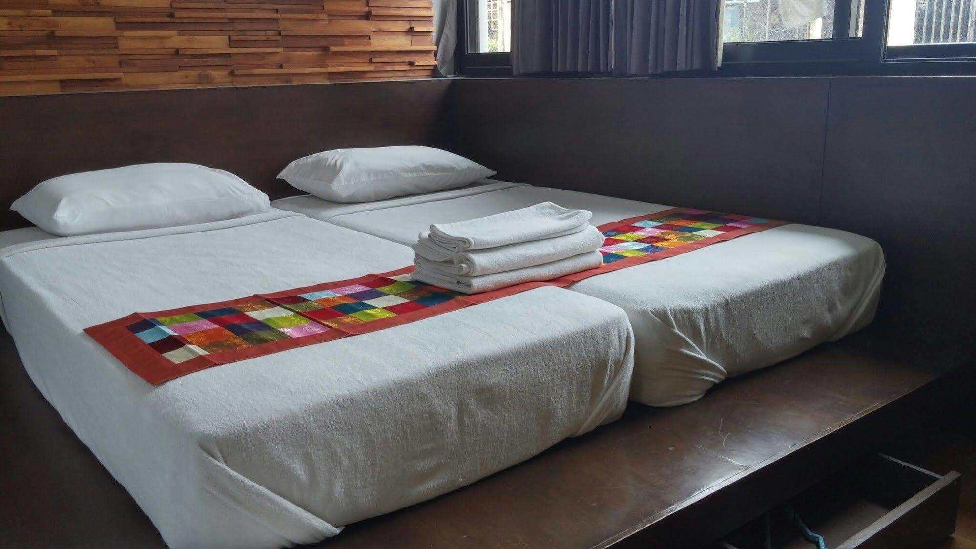 At One Inn Hualampong Bangkok Eksteriør bilde