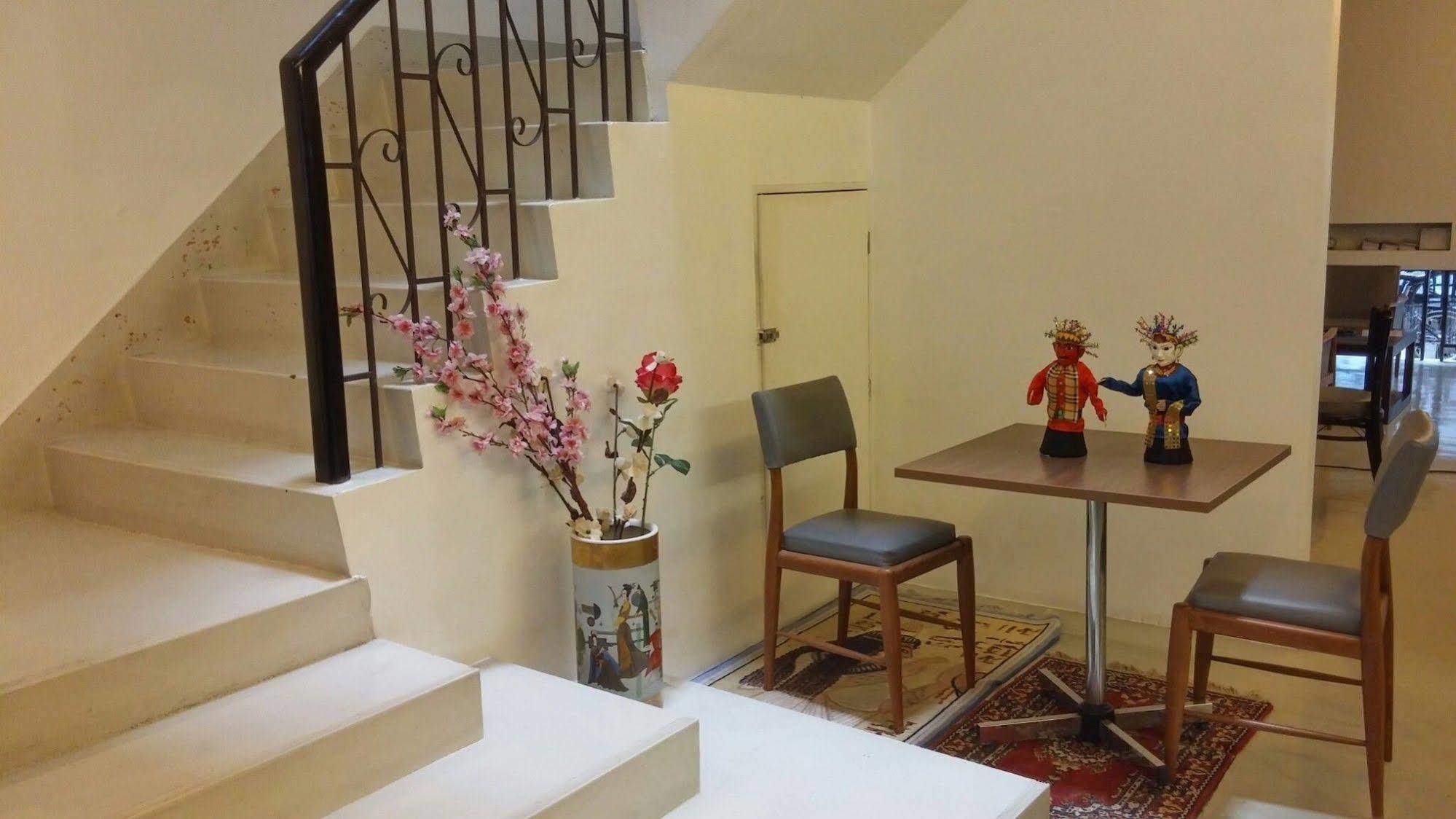At One Inn Hualampong Bangkok Eksteriør bilde