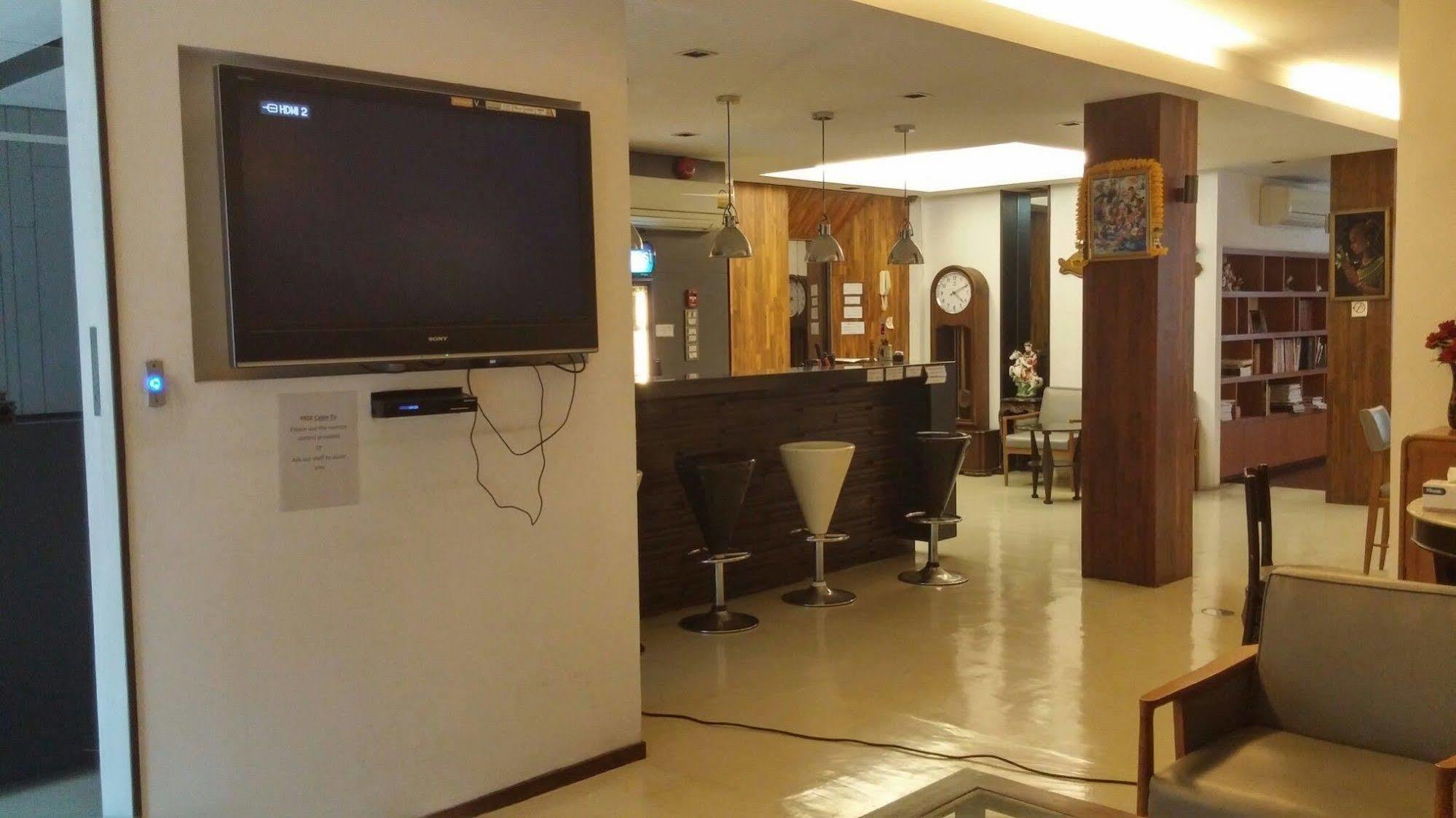 At One Inn Hualampong Bangkok Eksteriør bilde
